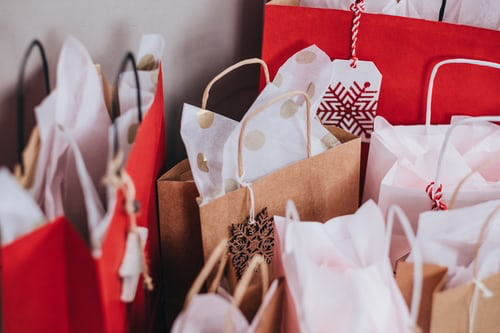 9 Ways You Can Save Money On Christmas Gifts